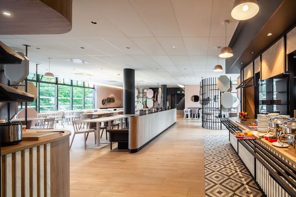 每日付費供應吃到飽早餐