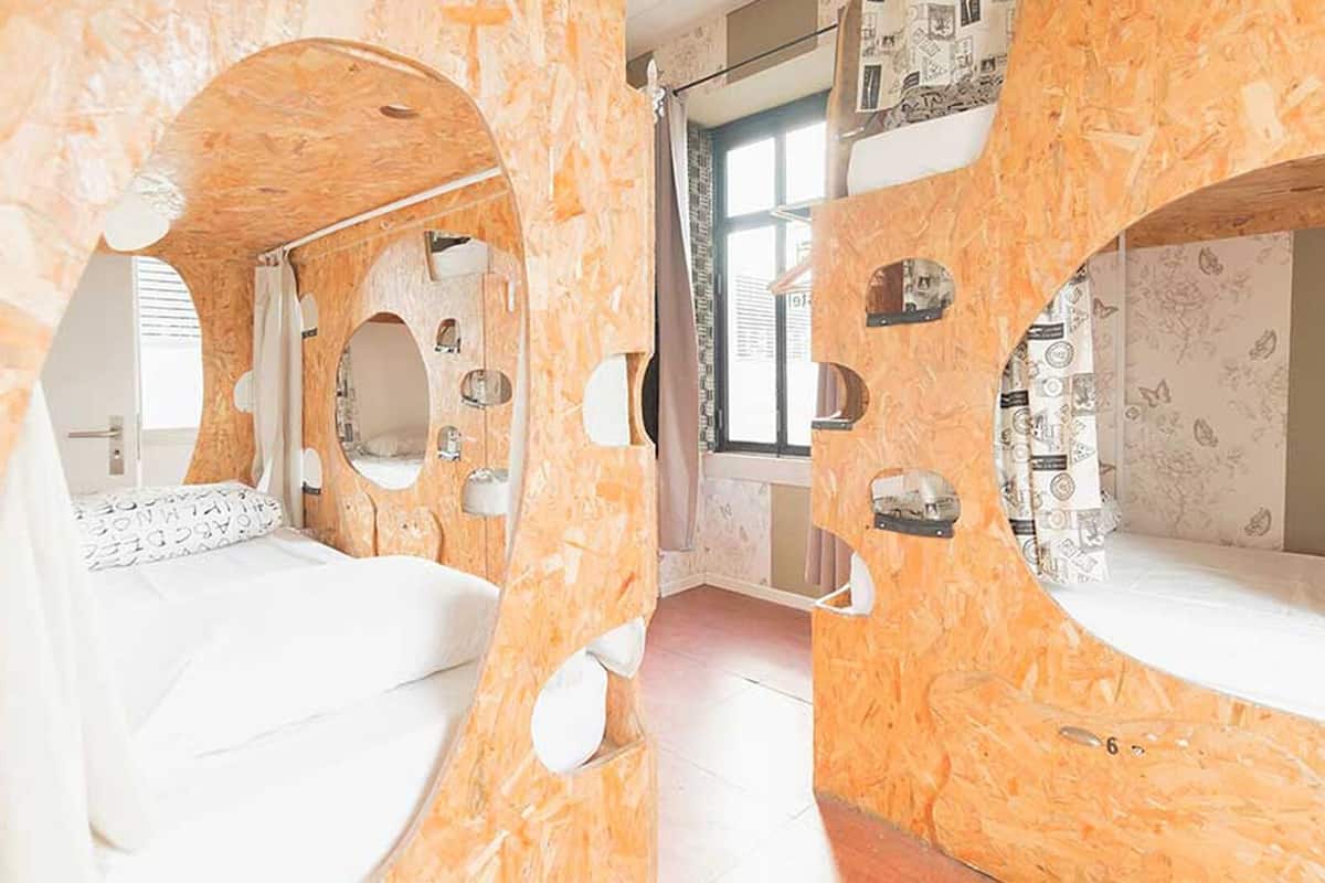 Dormitorio compartido, solo para mujeres, baño privado (1 Bed in a 6 Bed Dorm) | Caja de seguridad en la habitación y insonorización