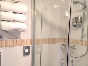 Standard Suite, Ensuite | Bathroom - Chaston Manor Hotel (Sandown)