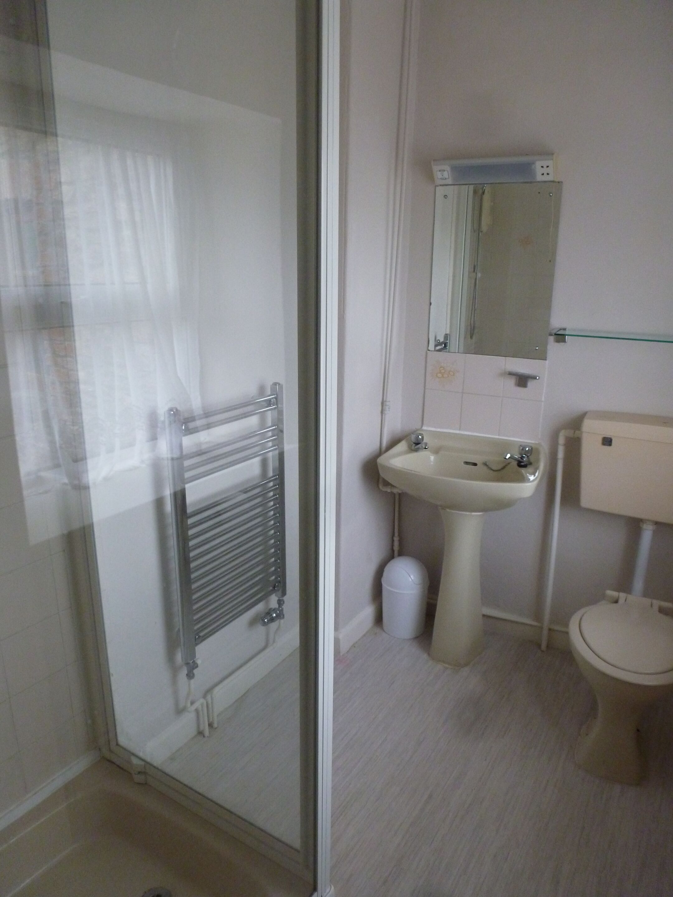 double room, ensuite (rooms 2 + 3) | bathroom