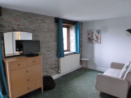 Suite, Ensuite (Room 12 - Elder)