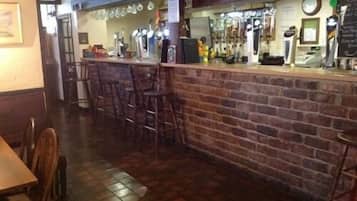 Standaard kamer, 1 twee- of 2 eenpersoonsbedden, en-suite badkamer | Bar (ter plaatse)