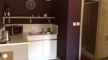 Chambre Double Standard, salle de bains attenante, vue jardin | Divers