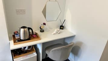 Deluxe Double Room | Minibar, individually decorated, individually furnished