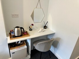 Deluxe Double Room | Minibar, individually decorated, individually furnished