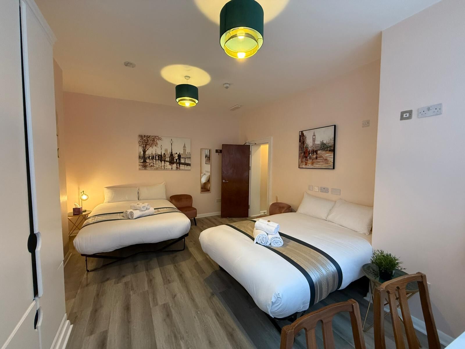 Minibar, decoración personalizada y muebles diferentes 