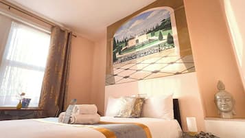 Deluxe Double Room | Minibar, individually decorated, individually furnished