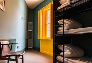 Rideaux occultants, fer et planche à repasser, Wi-Fi gratuit