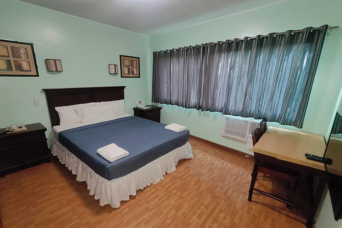 Premium bedding, desk, free WiFi, bed sheets