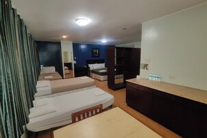 Family Room | Premium bedding, desk, free WiFi, bed sheets