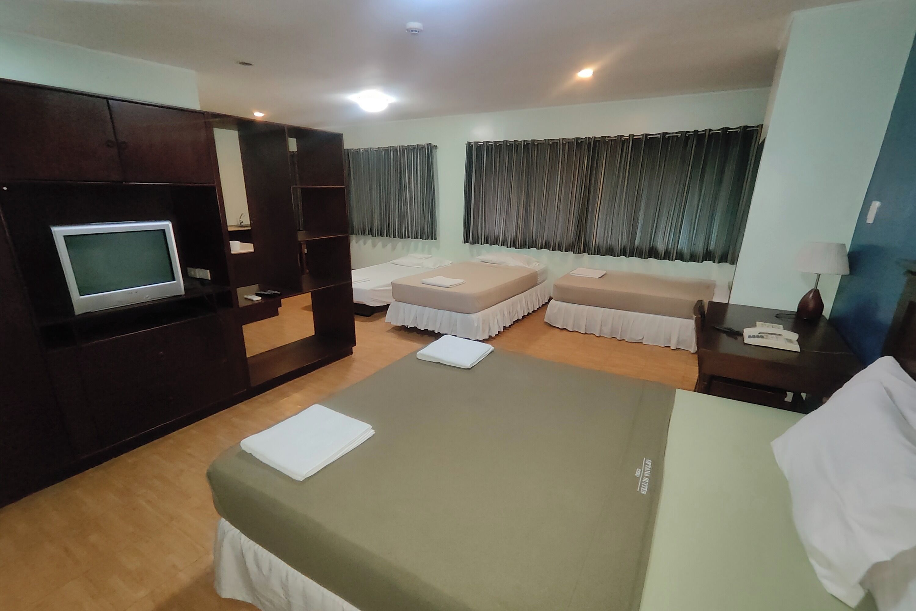 Family Room | Peralatan tempat tidur premium, meja, Wi-fi percuma, cadar katil 