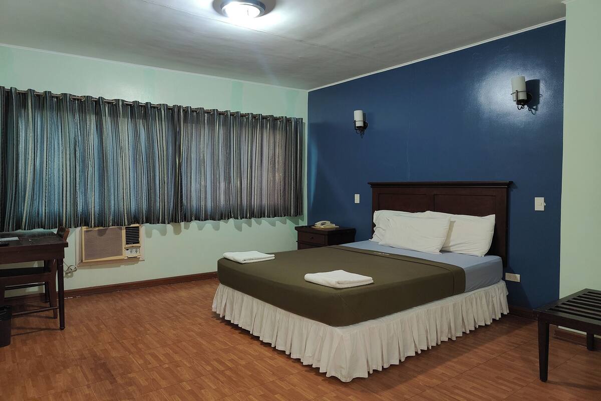 Premium bedding, desk, free WiFi, bed sheets
