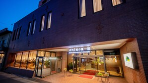 A hotel entrance with a glass door, potted plants, and a red carpet leading to the entrance. - Hotel Matsunoka Ichinoseki (Ichinoseki)