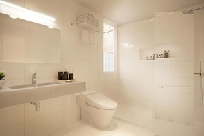 Free toiletries, hair dryer, slippers, bidet - The Pearl Hotel (Hanoi)