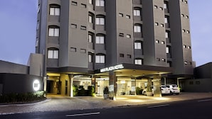 Front of property - Max Plaza Hotel (Marilia)