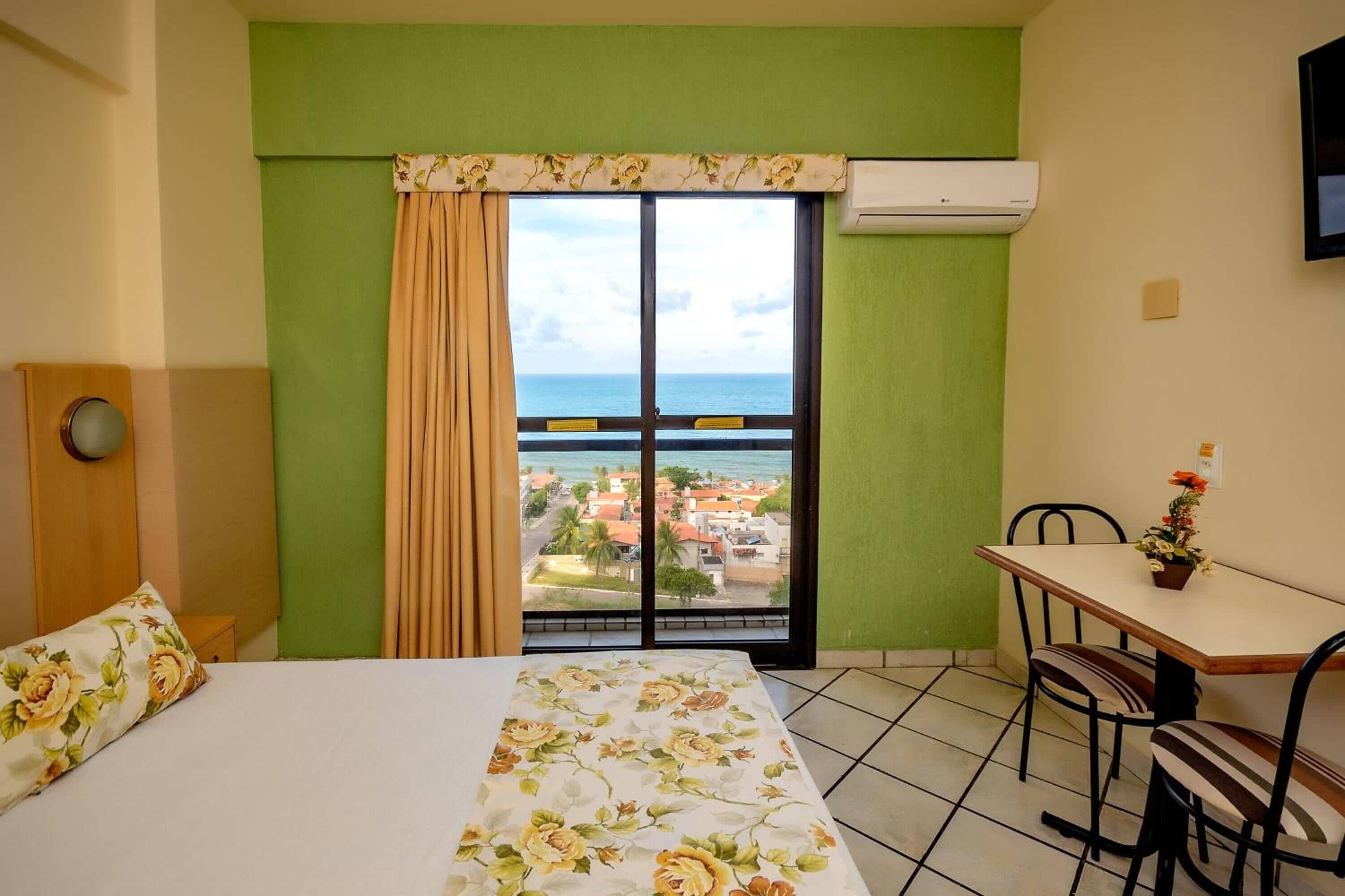 desk, soundproofing, free wifi