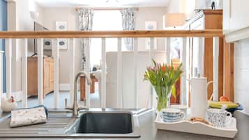House, Ensuite | Shared kitchen
