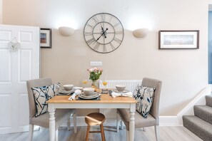 Hus - eget badrum | Restauranger