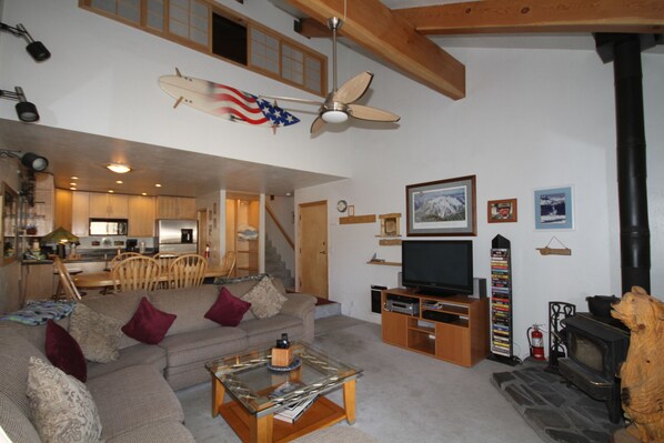 2-Bedroom Condo Near Ski Lifts | Living room