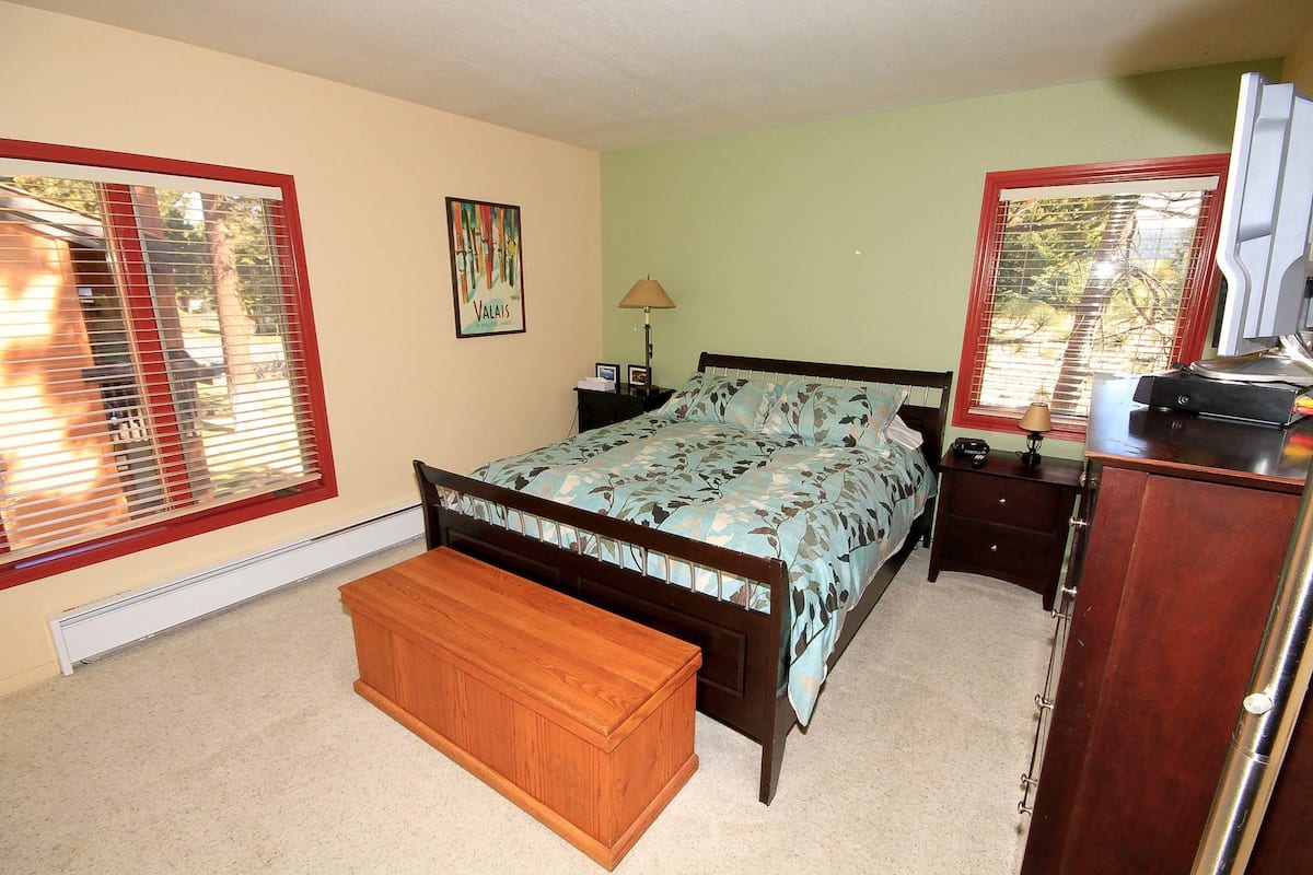 1-Bedroom Condo Near Center of Town | 1 bedroom, free WiFi