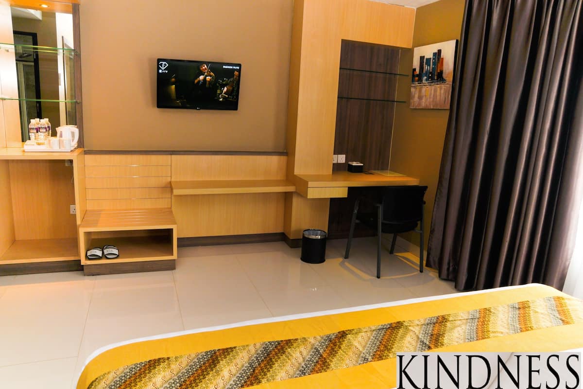 Kindness Double Room | Premium bedding, in-room safe, desk, WiFi (free)