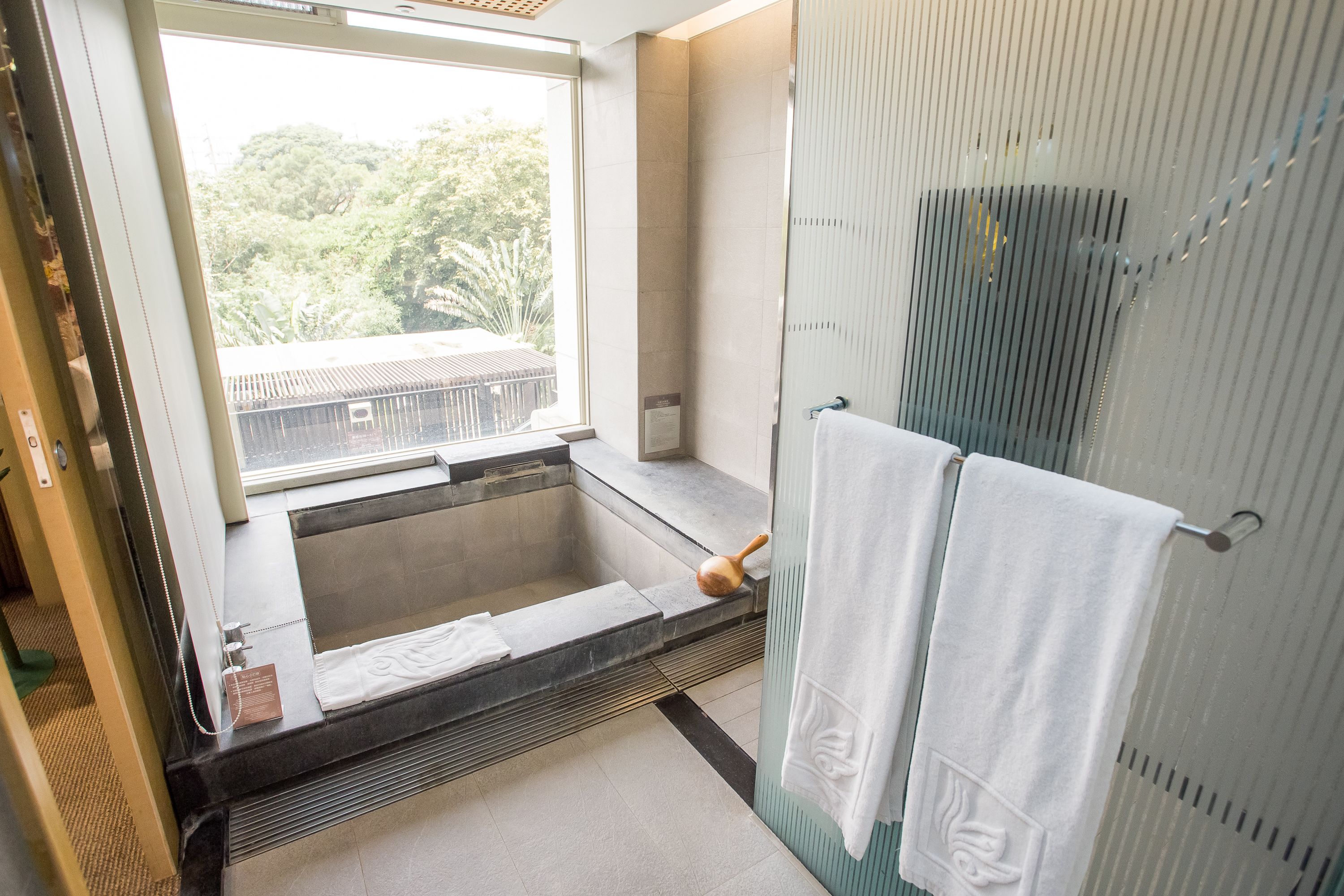 luxury double room | bathroom | free toiletries, hair dryer, bathrobes, slippers
