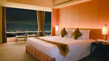 Premium bedding, minibar, in-room safe, desk