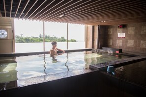 Suối nước nóng