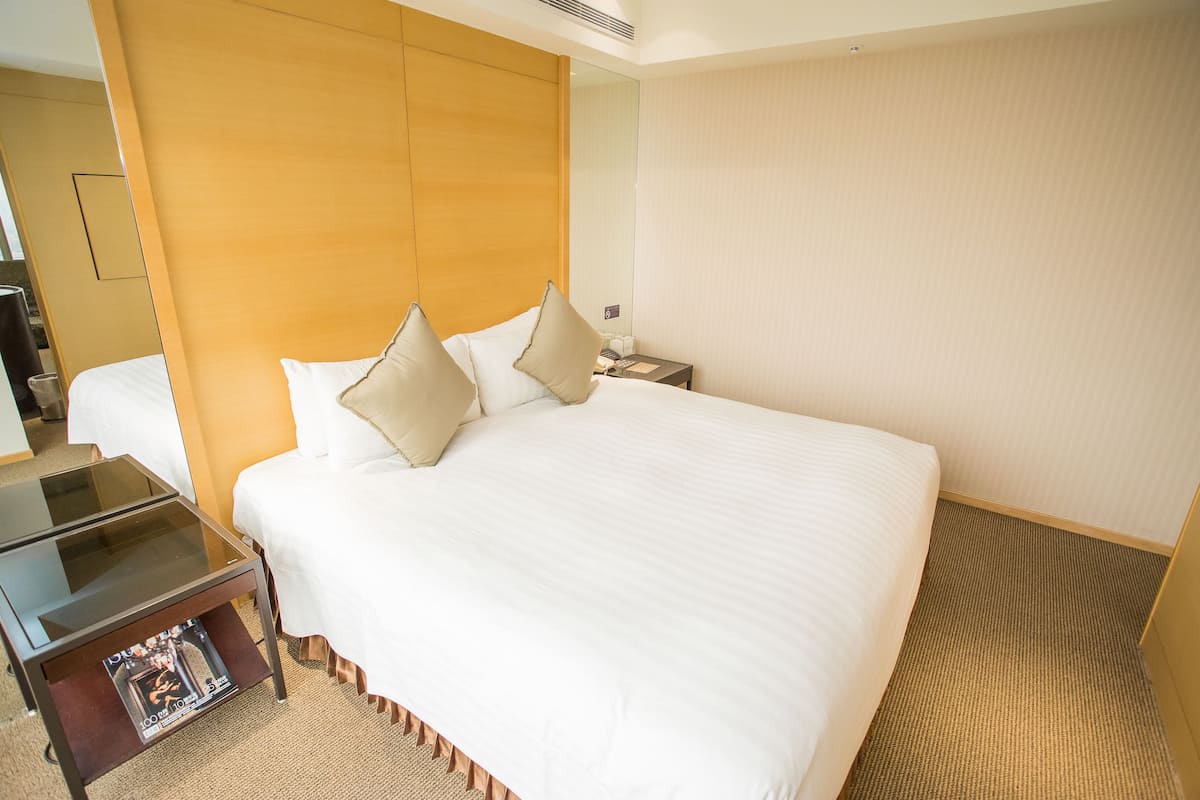 Superior Double Room | Premium bedding, minibar, in-room safe, desk