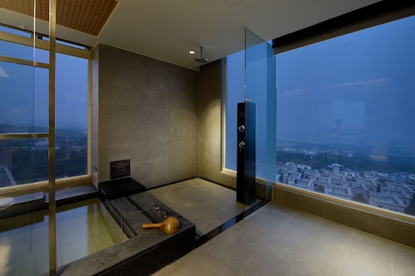 Suite, 1 Tempat Tidur Double, sudut | Kamar mandi | Perlengkapan mandi gratis, pengering rambut, jubah mandi, dan sandal