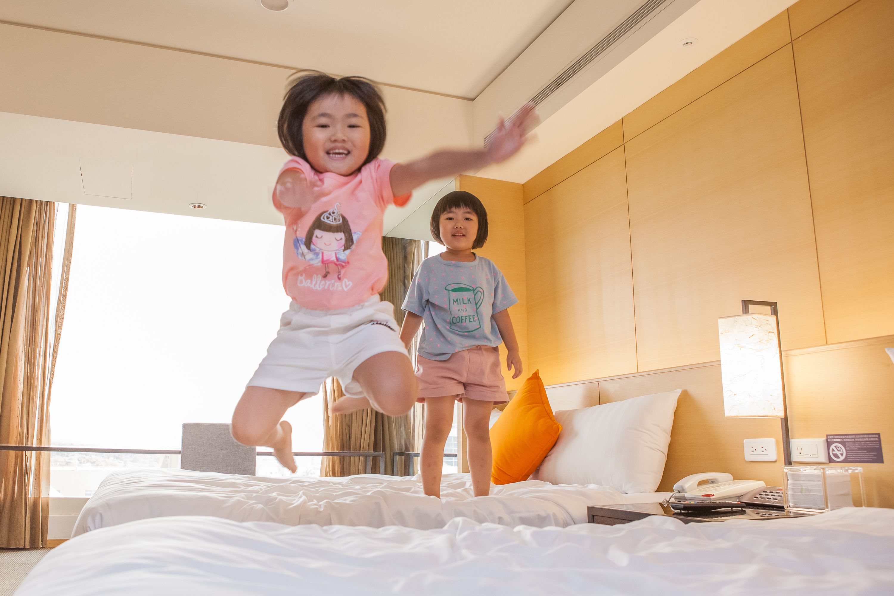 Ropa de cama de alta calidad y minibar 