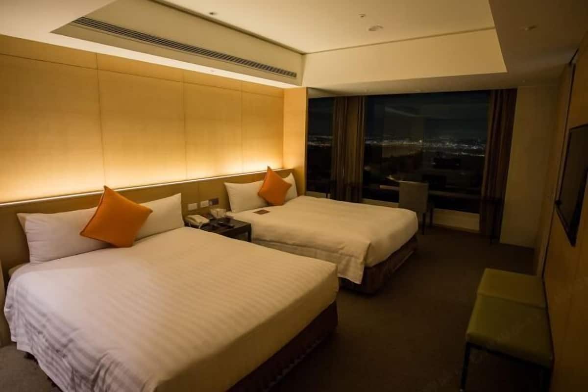 1 bedroom, premium bedding, minibar, in-room safe