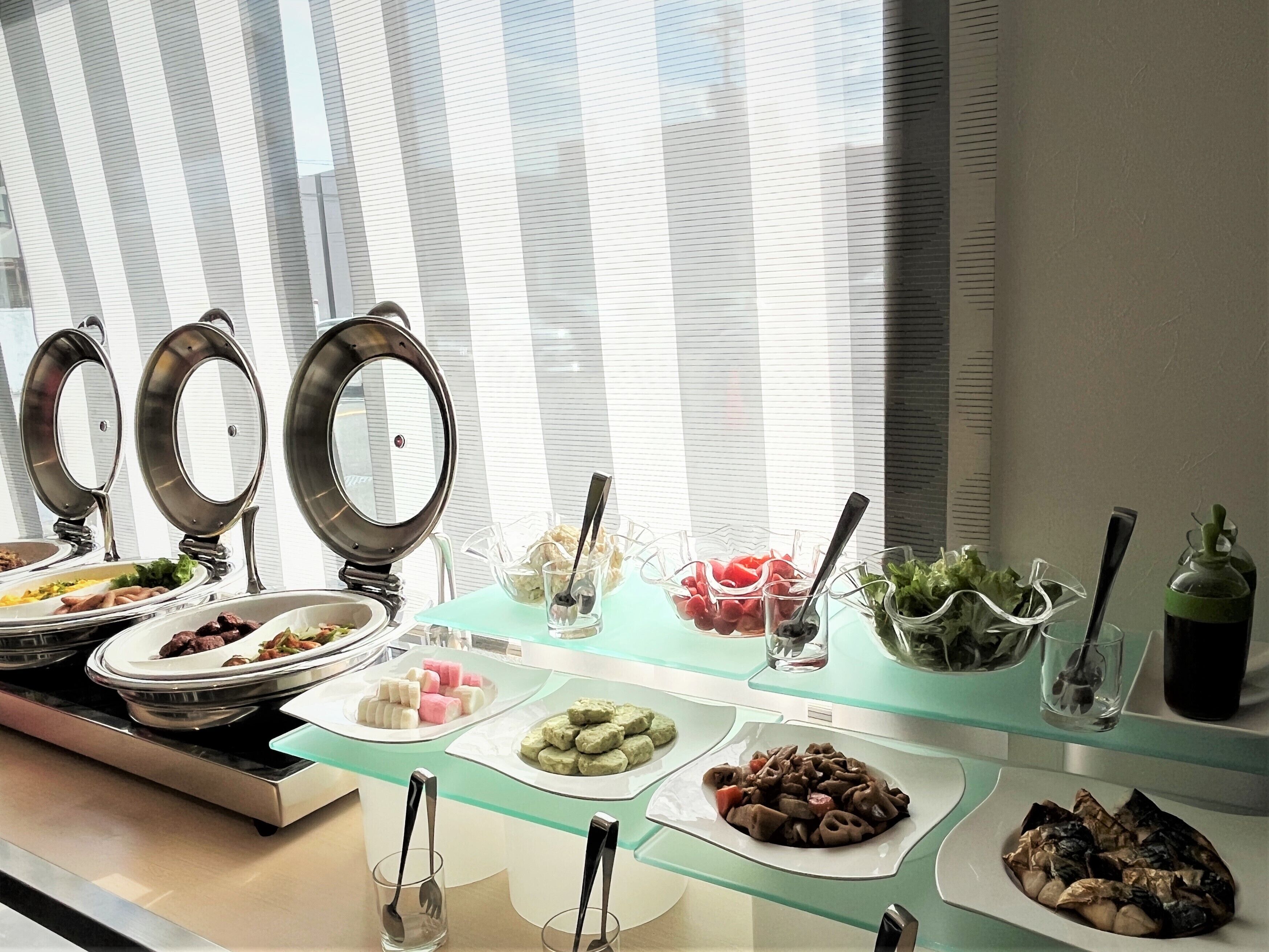 daily continental breakfast (jpy 1100 per person)