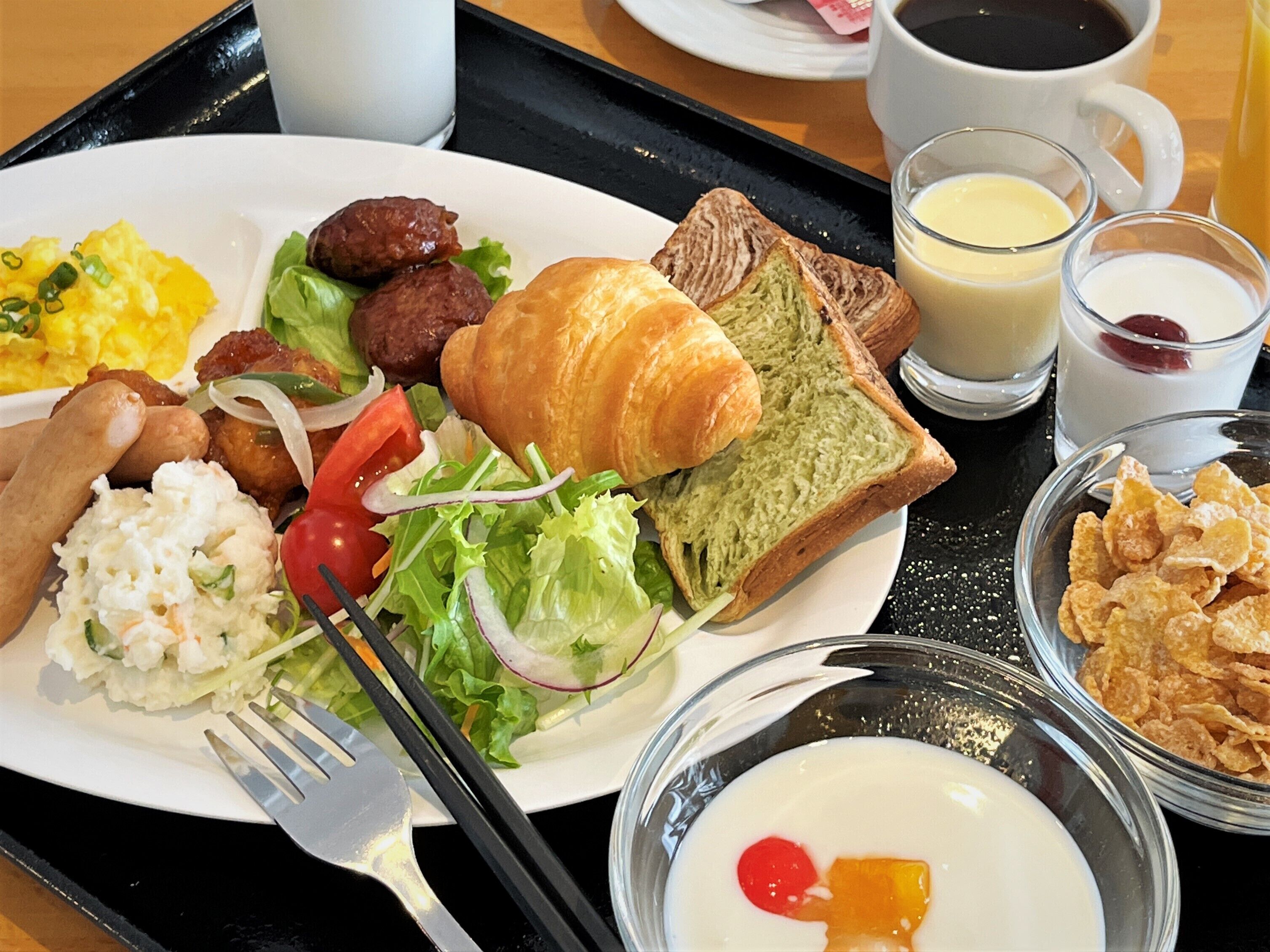 daily continental breakfast (jpy 1100 per person)