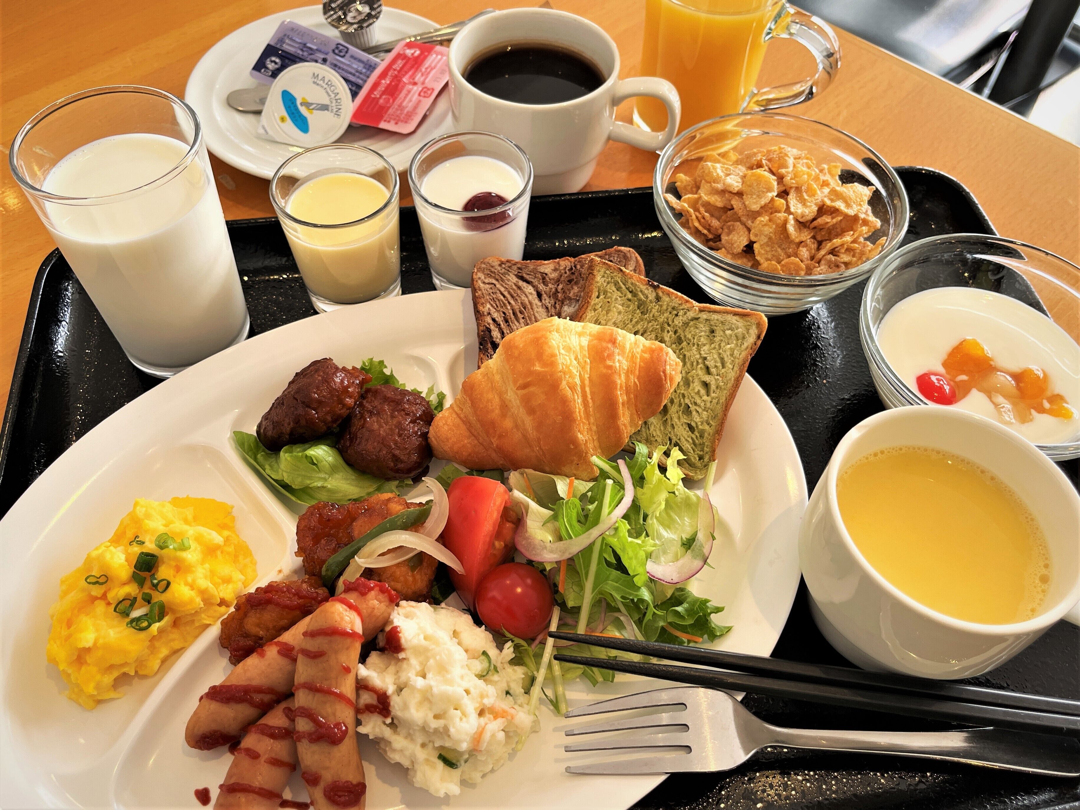daily continental breakfast (jpy 1100 per person)