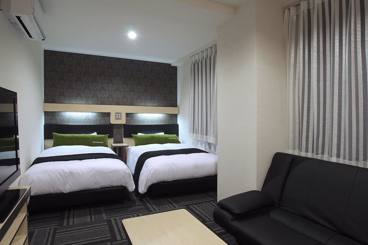 executive room, smoking | premium bedding, down duvets, desk, blackout curtains