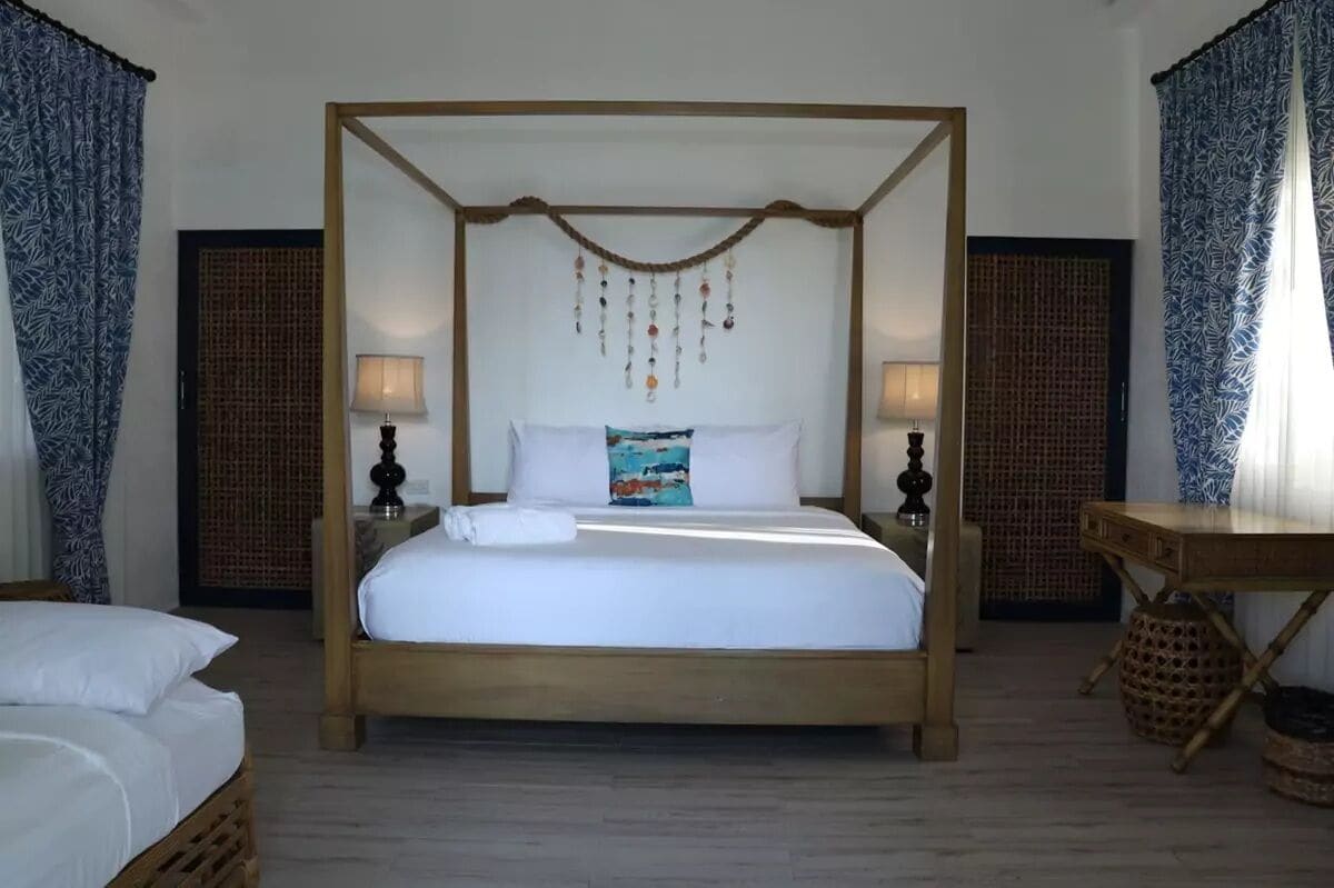 Minibar y ropa de cama 