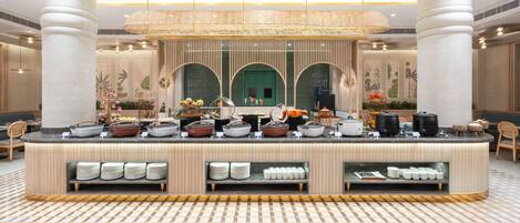 Breakfast, lunch, dinner served; international cuisine