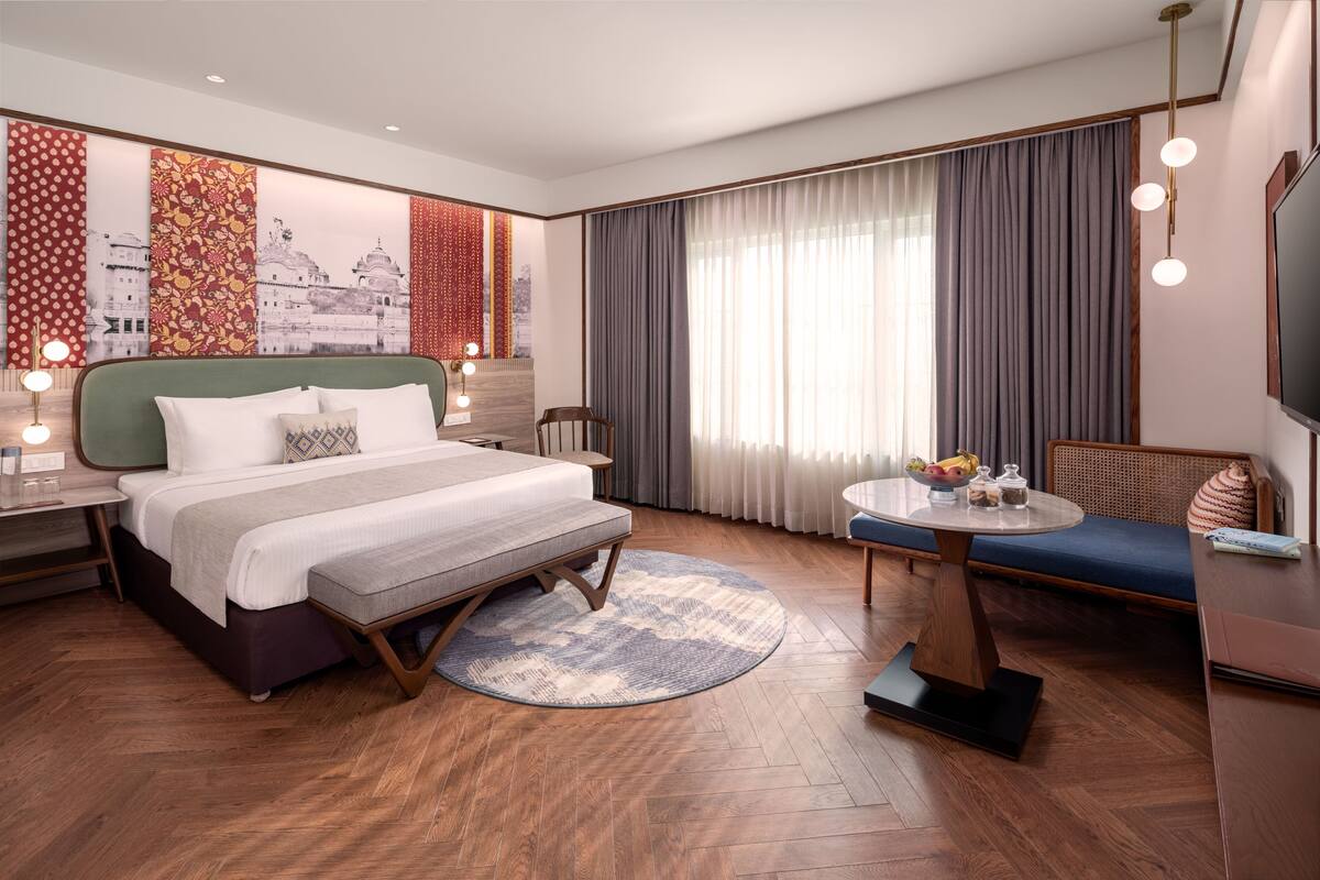 premium bedding, minibar, in-room safe, desk