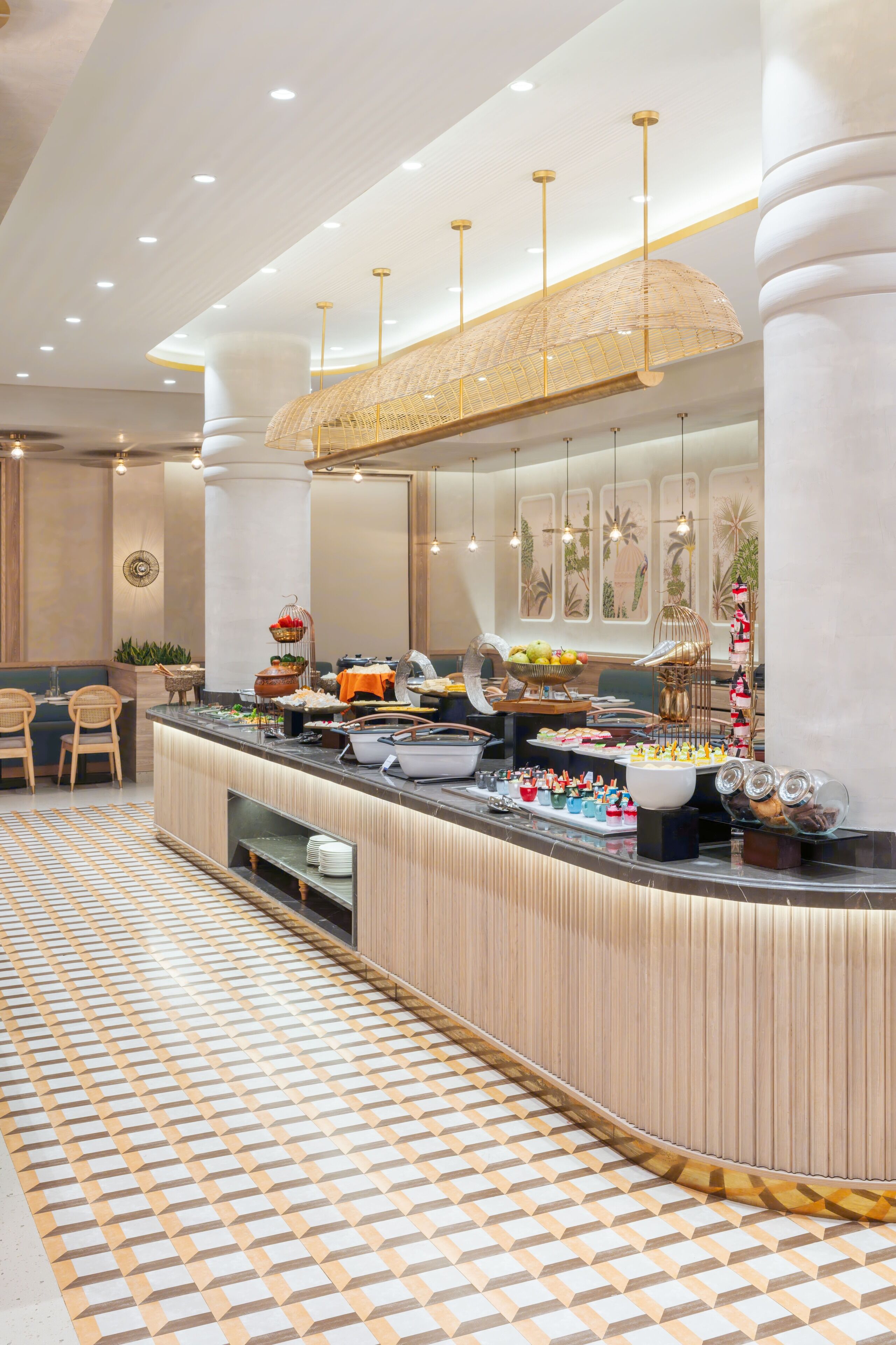 breakfast, lunch, dinner served; international cuisine