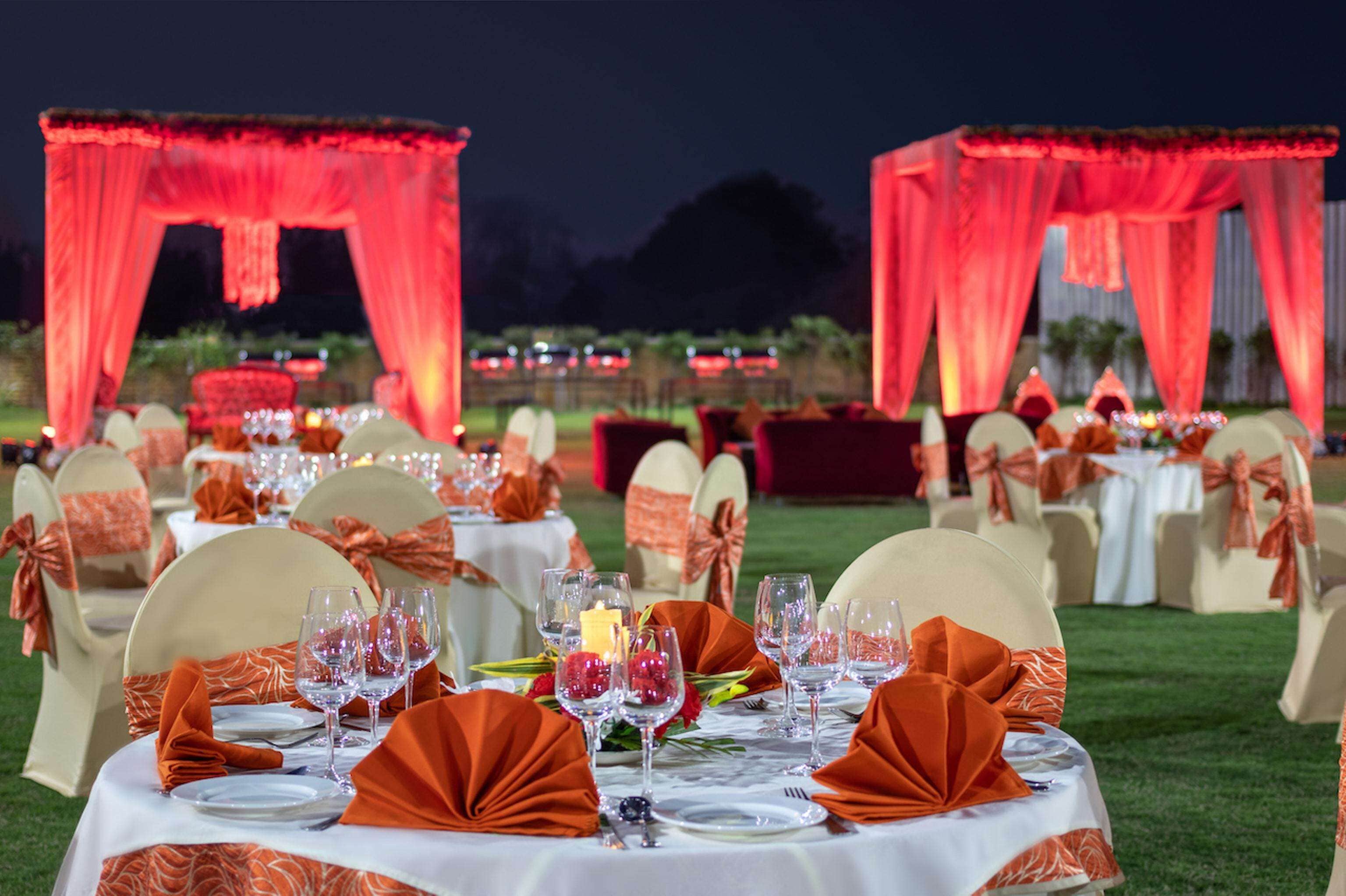 breakfast, lunch, dinner served; international cuisine