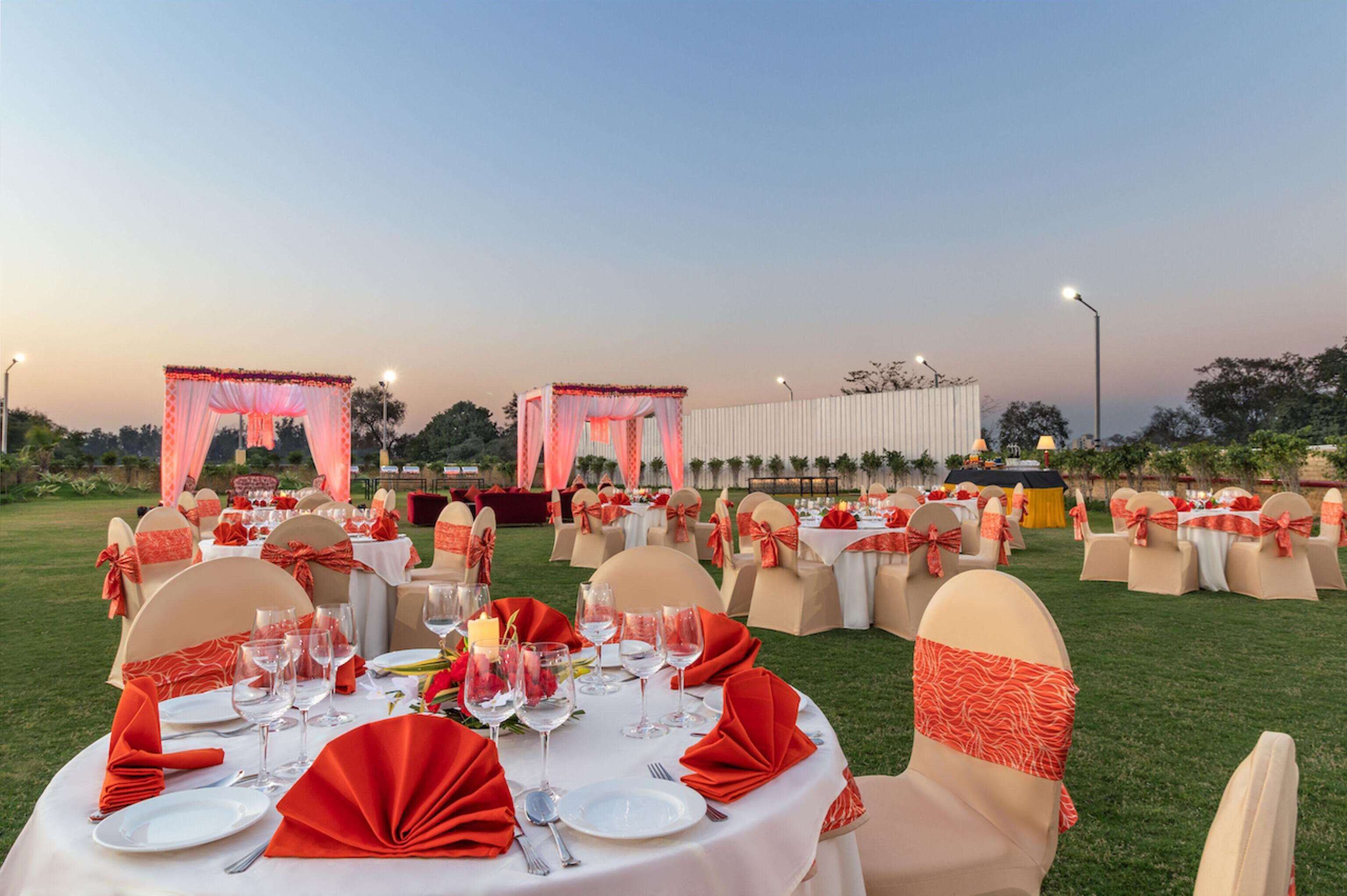 breakfast, lunch, dinner served; international cuisine