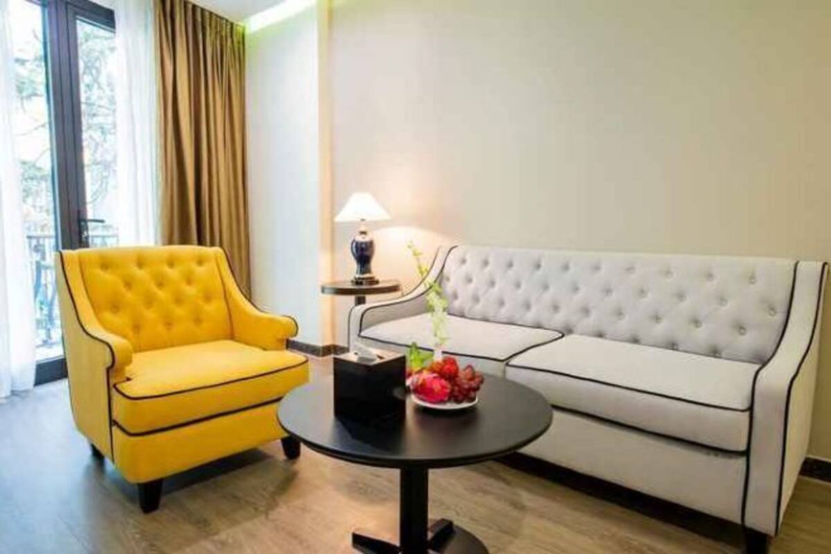 Woonruimte | Een 42-inch lcd-televisie met kabelzenders en televisie