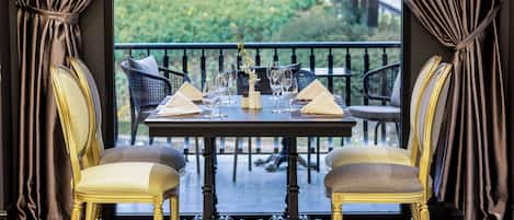 Serveert ontbijt, lunch, diner, Vietnamese gerechten