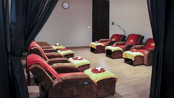 Salas de tratamiento para parejas, una bañera de hidromasaje, baño turco