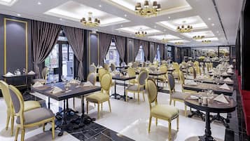 Se sirven desayunos, almuerzos y cenas; cocina vietnamita