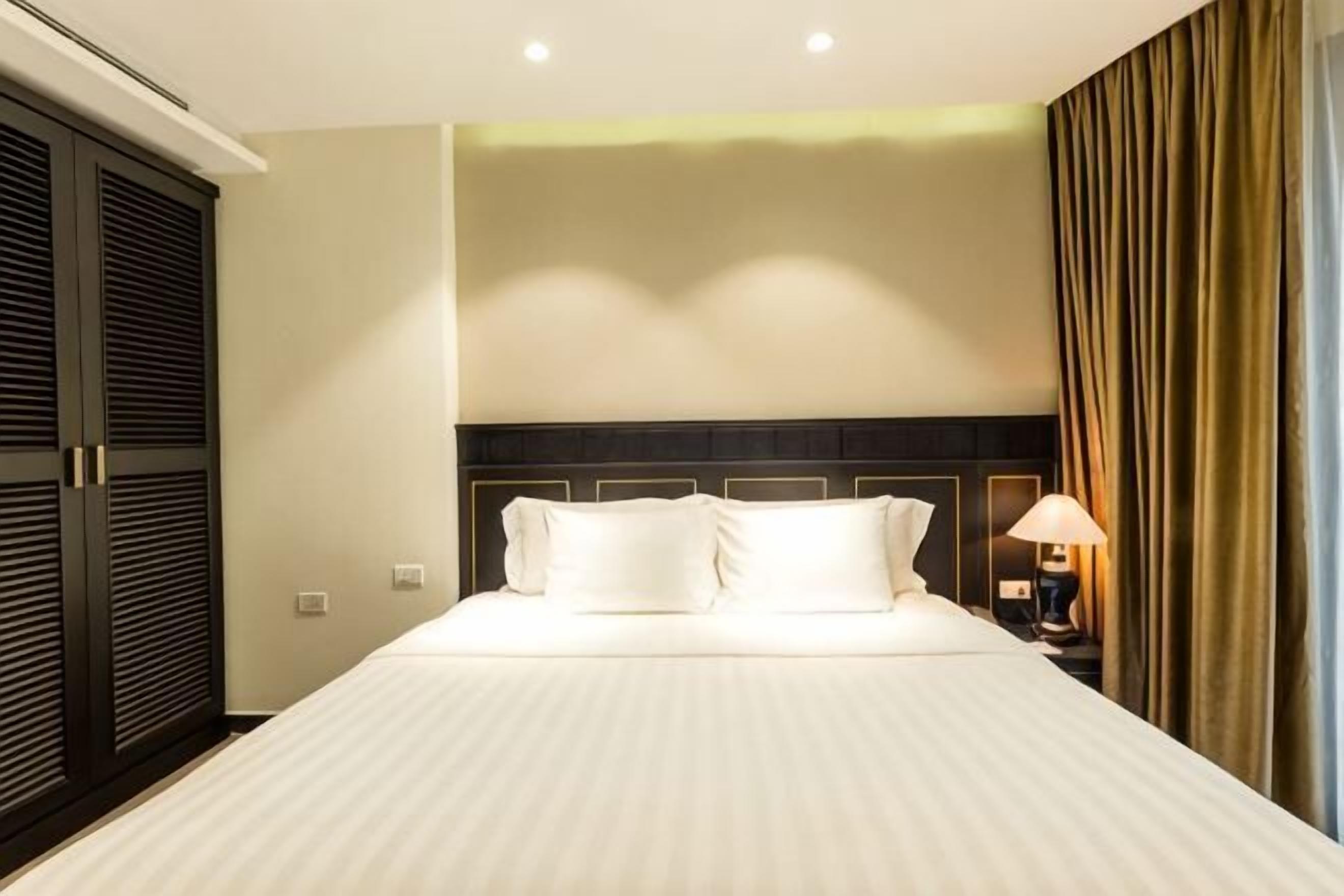 Minibar, in-room safe, desk, soundproofing