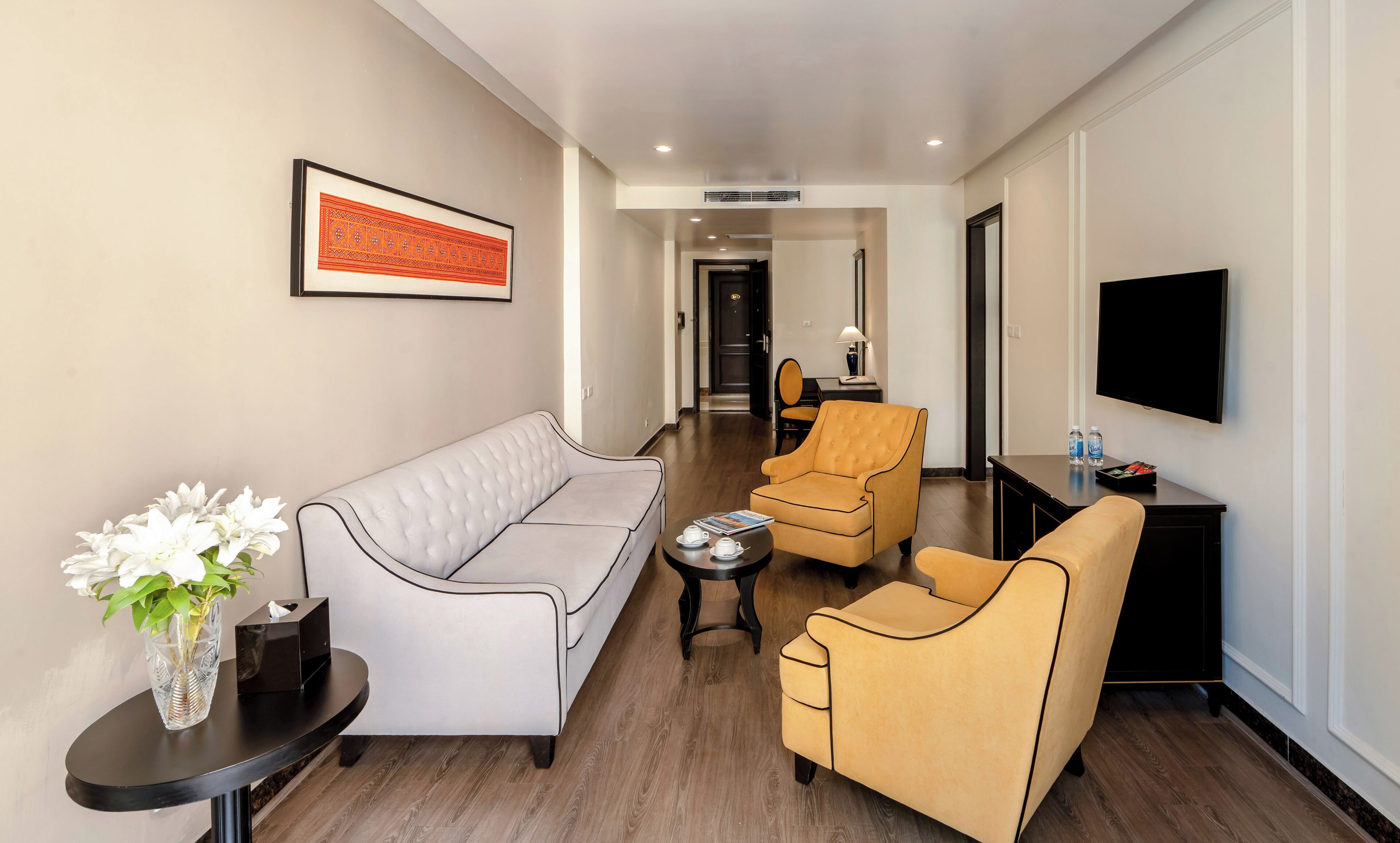 Executive Suite | Minibar, in-room safe, desk, soundproofing