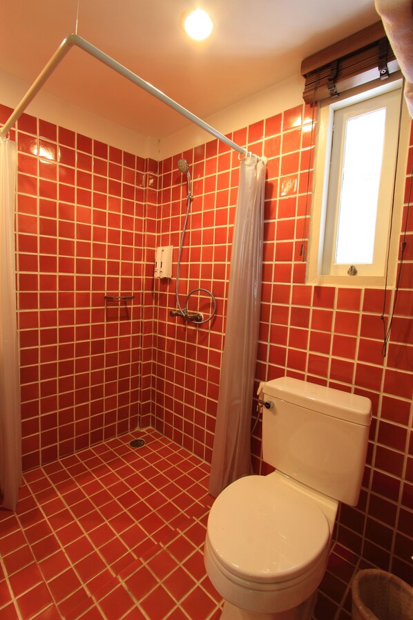 Bathroom shower - Baan Supparod (Rayong)