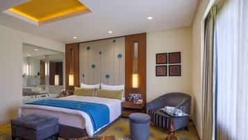 Minibar, Zimmersafe, Schreibtisch, laptopgeeigneter Arbeitsplatz